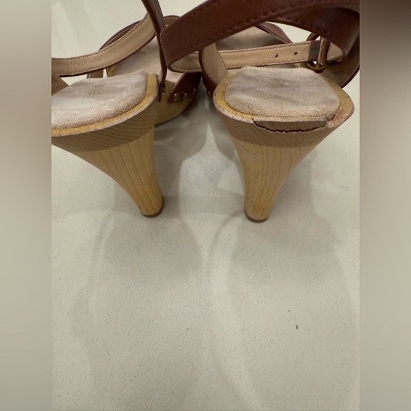 Veronica Beard Brown Leather Cross-Over Sandals - Picture 4 of 7